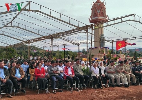 カンボジアのモンドルキリ州で ベトナム・カンボジア友好記念塔 落成式 - ảnh 1