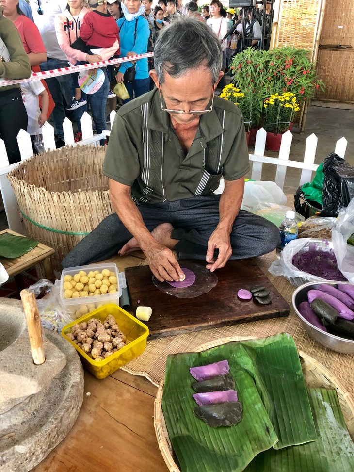 Rực rỡ sắc màu Lễ hội bánh dân gian Nam Bộ năm 2019 - ảnh 6