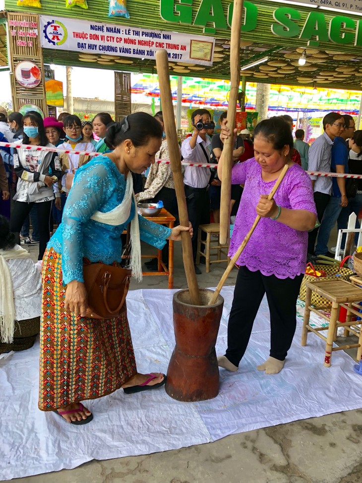 Rực rỡ sắc màu Lễ hội bánh dân gian Nam Bộ năm 2019 - ảnh 5