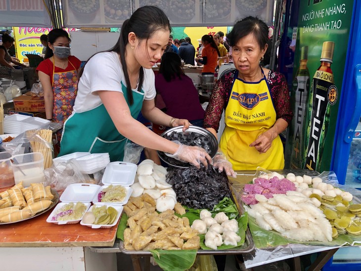 Rực rỡ sắc màu Lễ hội bánh dân gian Nam Bộ năm 2019 - ảnh 8