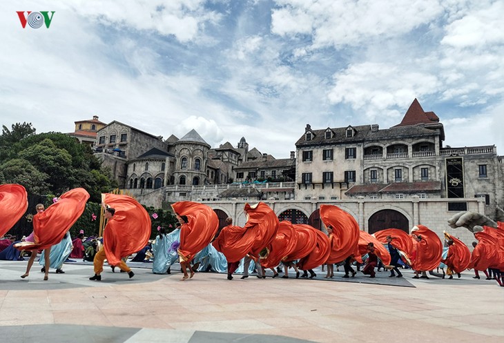 Vũ hội Ánh dương: Show diễn đẳng cấp quốc tế đầu tiên tại Đà Nẵng - ảnh 21