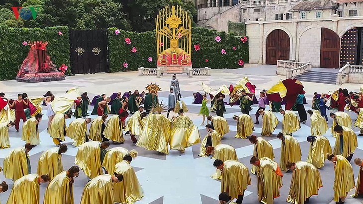 Vũ hội Ánh dương: Show diễn đẳng cấp quốc tế đầu tiên tại Đà Nẵng - ảnh 22