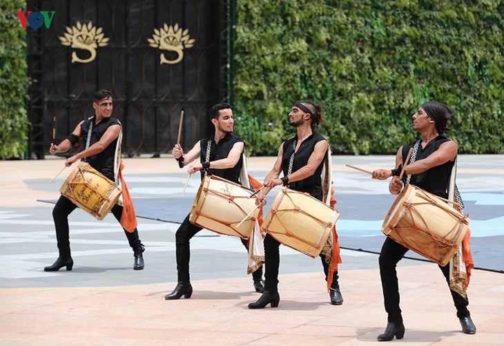 Vũ hội Ánh dương: Show diễn đẳng cấp quốc tế đầu tiên tại Đà Nẵng - ảnh 2