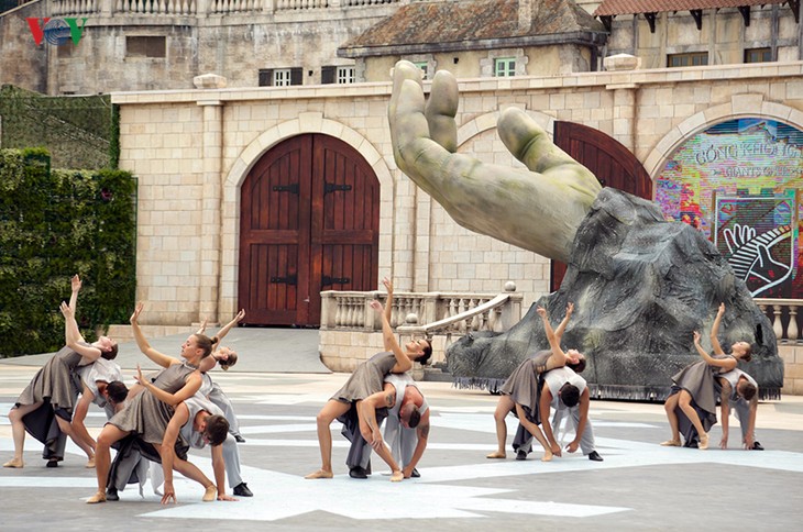 Vũ hội Ánh dương: Show diễn đẳng cấp quốc tế đầu tiên tại Đà Nẵng - ảnh 6
