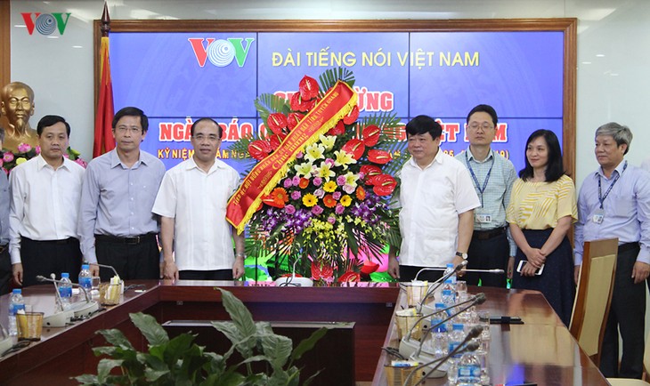Nhiều cơ quan, đoàn thể tới chúc mừng VOV nhân dịp 21/6 - ảnh 3