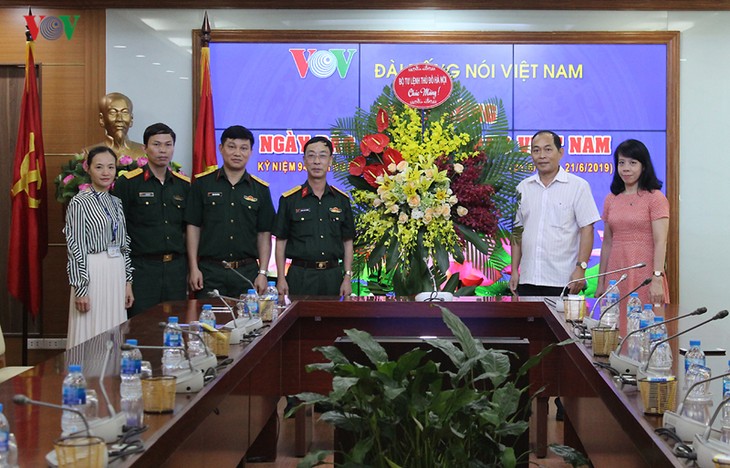 Nhiều cơ quan, đoàn thể tới chúc mừng VOV nhân dịp 21/6 - ảnh 5
