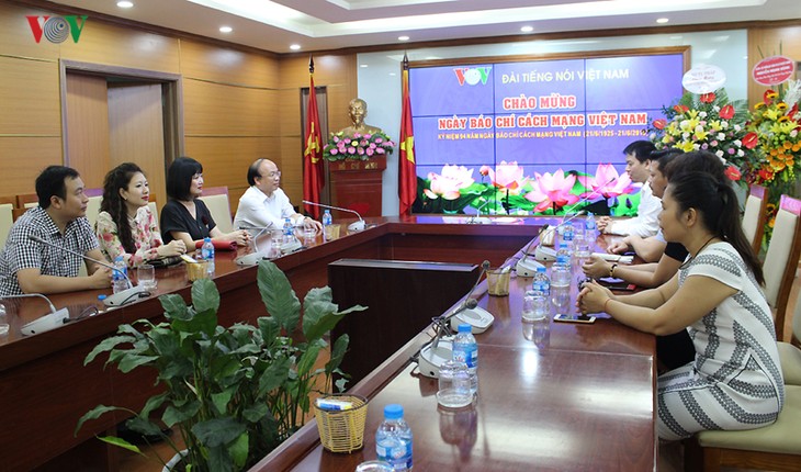 Nhiều cơ quan, đoàn thể tới chúc mừng VOV nhân dịp 21/6 - ảnh 11
