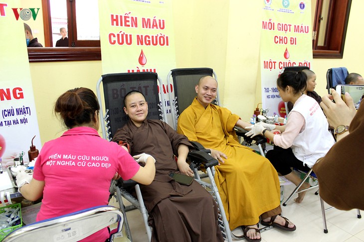 Tăng ni sinh học viện Phật giáo hào hứng hiến máu và đăng ký hiến tạng - ảnh 13