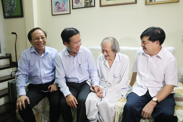 Journée du théâtre vietnamien: Vo Van Thuong rend visite aux artistes - ảnh 1