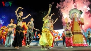 ハロン市で「ハロンカーニバル2012」とハロン湾が世界新7不思議の1つに選ばれたことを祝う式典 - ảnh 1