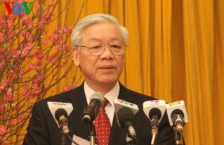 チョン党書記長、共産党、政府などの元指導者らと懇親 - ảnh 1