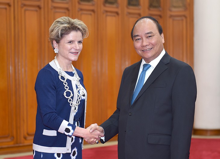 Premierminister Nguyen Xuan Phuc trifft Staatsekretärin der Schweiz Ineichen-Fleisch - ảnh 1