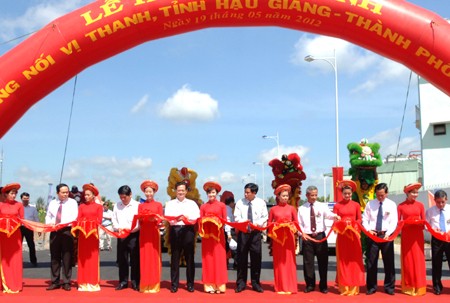 Einweihung der Verbindungsstraße Vi Thanh - ảnh 1