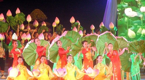 Nghe An feiert 125. Geburtstag Ho Chi Minhs - ảnh 1