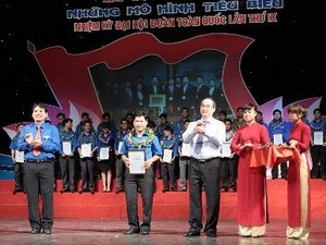 Церемония чествования лучших коллективов за движение... - ảnh 1