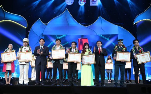 ฉลองครบรอบ 20 ปีรางวัลเยาวชนเวียดนามดีเด่น - ảnh 1