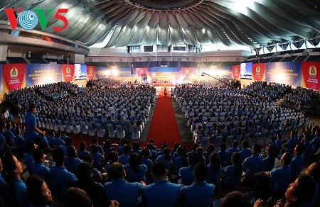 นายกรัฐมนตรี เหงียนซวนฟุก: ให้ความสนใจการสร้างงานทำให้แก่แรงงาน - ảnh 1
