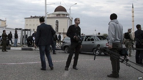 Vier Polizisten kommen bei Bombenanschlag in Tschetschenien ums Leben - ảnh 1