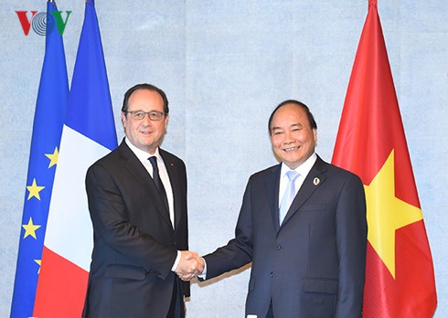 Treffen des Premierministers am Rande des G7-Gipfeltreffens - ảnh 1