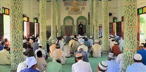 An Giang: les Cham fêtent le Roya Haji - ảnh 1