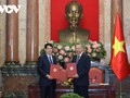 Acto de entrega del cargo al nuevo Presidente de Vietnam