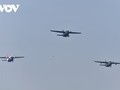La “cavalerie volante” de l’armée de l’air vietnamienne en formation dans le ciel de Hanoï