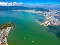 Jalan-Jalan di Pesisir Pantai yang Indah seperti Lukisan di Provinsi Binh Dinh