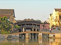 Ikhtisarkan Surat-Surat Pendengar dan Perkenalkan Bangunan dengan Arsitektur Prancis, Jepang dan Tiongkok