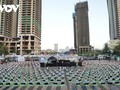 岘港：700多人练瑜伽、迎日出
