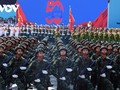 Militärparade in Ho-Chi-Minh-Stadt zum 50. Jahrestag der Befreiung des Südens und der Wiedervereinigung des Landes