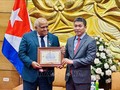 Condecoran al embajador de Cuba en Vietnam con la distinción “Por la Paz y la Amistad entre los pueblos”