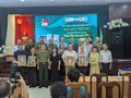 Trao tặng di ảnh Anh hùng Liệt sĩ “Mãi mãi tuổi 20”