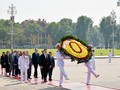 Präsident der Nationalversammlung der Republik Armenien besucht Ho-Chi-Minh-Mausoleum und Literaturtempel