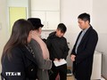 Die vietnamesische Botschaft in Deutschland besucht Familie der Brandopfer in Berlin