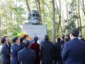 Party leader pays tribute to Karl Marx, beginning official visit to UK