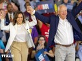 Élection américaine 2024: Harris et Walz gardent l'avantage dans les sondages