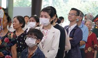 Rakyat di Seluruh Negeri dengan Hormat Mengenangkan Mantan Presiden Tran Duc Luong