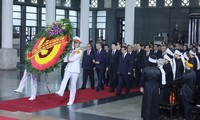 Upacara Pemakaman Kenegaraan mantan Presiden Tran Duc Luong: Lebih dari 650 Delegasi Datang Berziarah