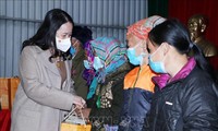 Wapres Vo Thi Anh Xuan Berkunjung dan Berikan Bingkisan kepada Rakyat Kabupaten Phong Tho, Provinsi Lai Chau