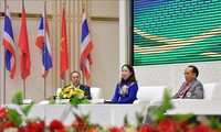 Wapres Vo Thi Anh Xuan Bertemu dengan Komunitas Orang Vietnam di Provinsi Udon Thani (Thailand)