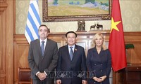 Untuk Pertama Kalinya MN Vietnam dan Dua Lembaga Legislatif Uruguay Tandatangani Kesepakatan Kerja Sama 