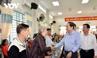 Ketua MN Vietnam, Tran Thanh Man Lakukan Kunjungan dan Berikan Bingkisan Hari Raya Tet di Provinsi Hau Giang