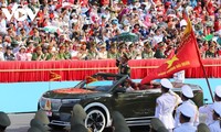 Panorama Gladi Bersih Parade Militer dan Pawai Tingkat Negara Peringati HUT Ke-50 Pembebasan Vietnam Selatan dan Penyatuan Tanah Air