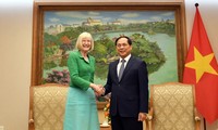 Deputi PM, Menlu Vietnam, Bui Thanh Son Menerima Dubes Australia, Gillian Bird