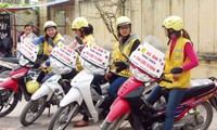 Conductoras hermosas de mototaxi de dos ruedas 