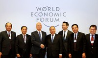 Primer ministro de Vietnam realiza conversaciones de alto nivel en Foro Económico Mundial 2017