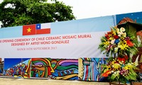 Chile incorpora una pintura al Mural Mosaico Cerámico de Hanoi en su Día Nacional