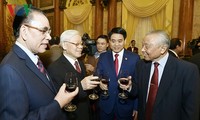 Reunión entre líderes de Vietnam y coterráneos en vísperas del Tet 2018