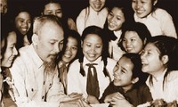 Siguen conmemorando los 128 años del nacimiento del presidente Ho Chi Minh en el mundo