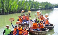 Visitar Hoi An para ver la “danza” de sacudir los coracles